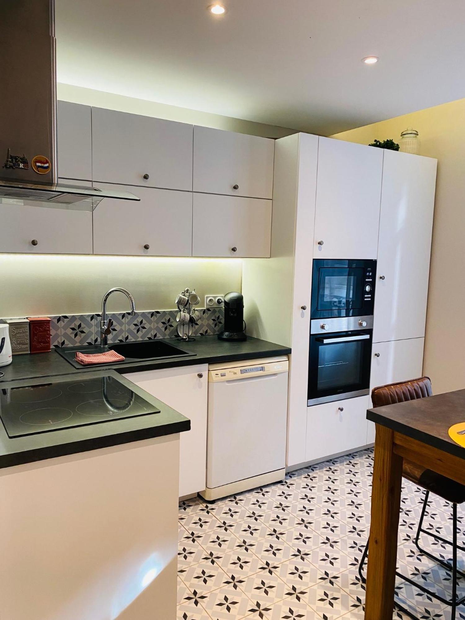 Douillet Et Coquet Appartement Climatise - Parking Prive Gratuit - Centre Монпелие Екстериор снимка