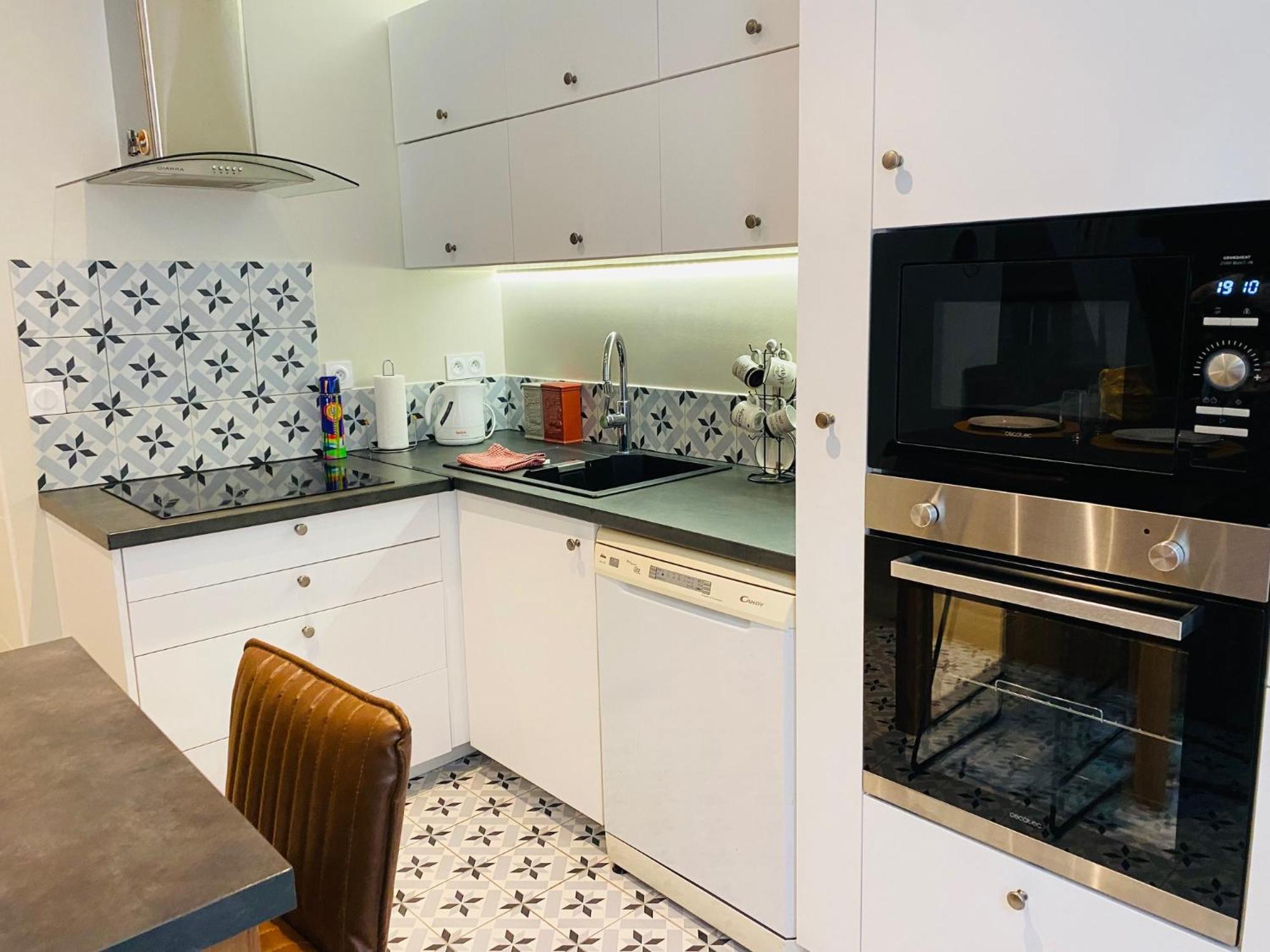 Douillet Et Coquet Appartement Climatise - Parking Prive Gratuit - Centre Монпелие Екстериор снимка