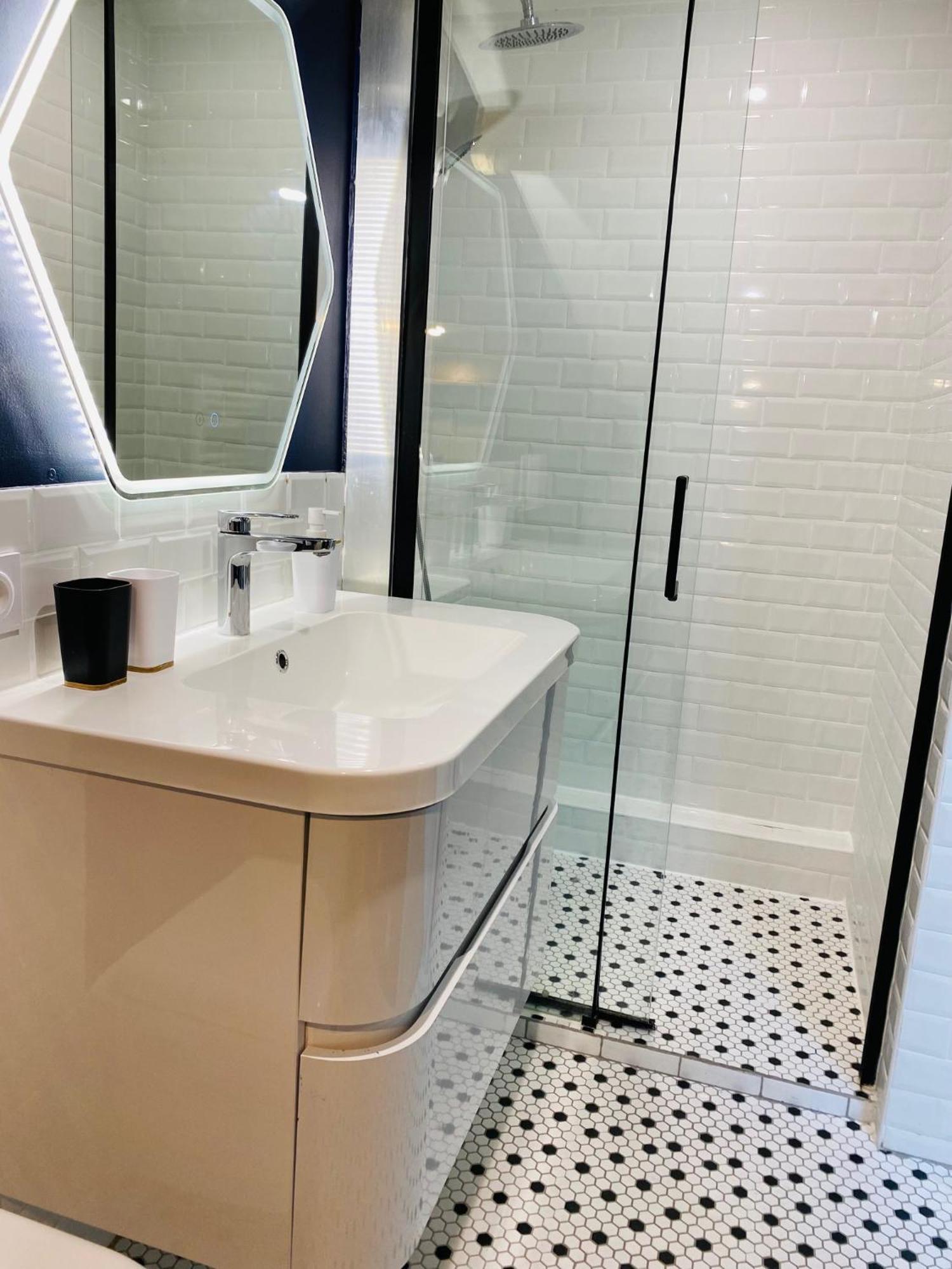 Douillet Et Coquet Appartement Climatise - Parking Prive Gratuit - Centre Монпелие Екстериор снимка